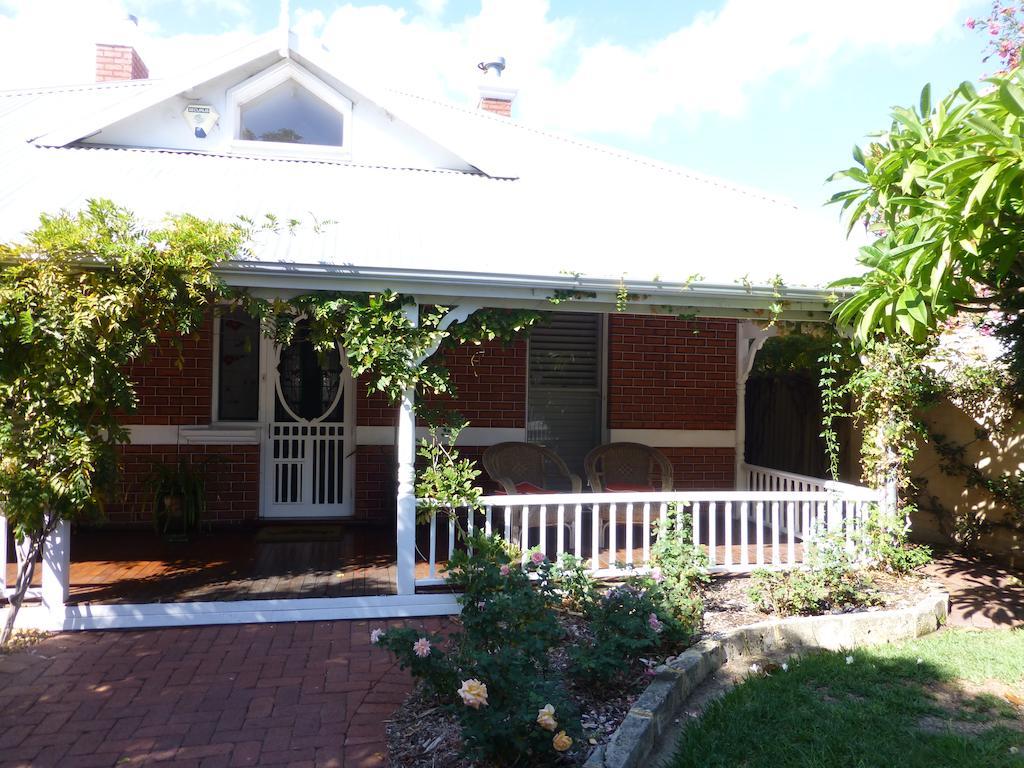Lakeside Bed & Breakfast Perth Exterior photo